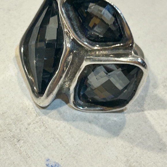 Uno de 50 Triple Smokey Gray Faceted Crystal Ring Sz 7/7.5 Silver Plated Alloy - Picture 1 of 14